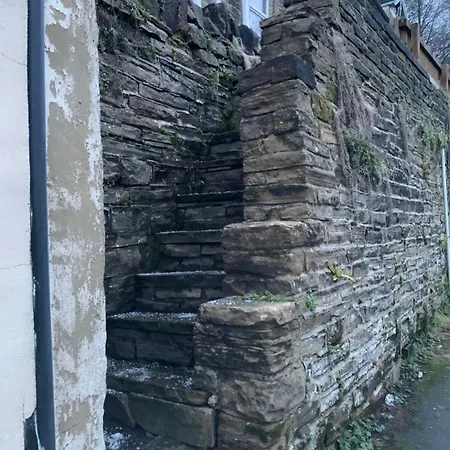 Chestnut - A Woodland Escape Near The City! Bradford (West Yorkshire)