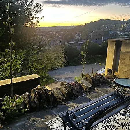 Chestnut - A Woodland Escape Near The City! Apartment