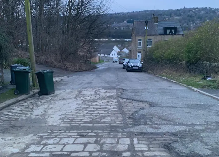Chestnut - A Woodland Escape Near The City! Bradford